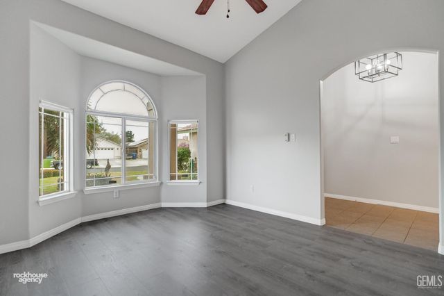 6338 Bama Rose Court, Bakersfield, CA 93308