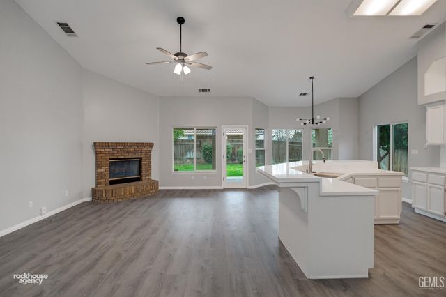 6338 Bama Rose Court, Bakersfield, CA 93308