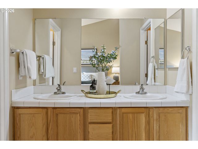 23865 Sw GOLDEN POND Ter, Sherwood, OR 97140