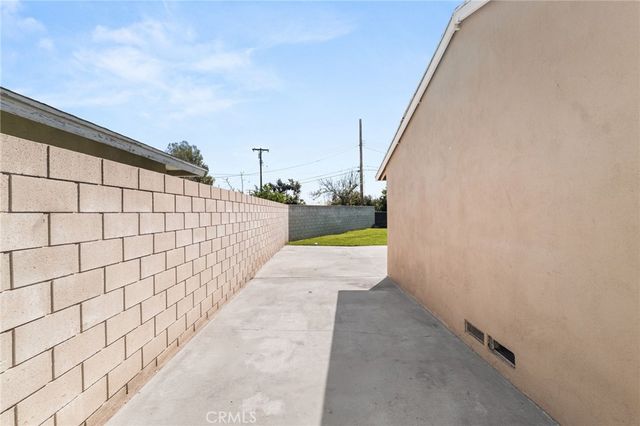 6661 Yucca Avenue, Rialto, CA 92376