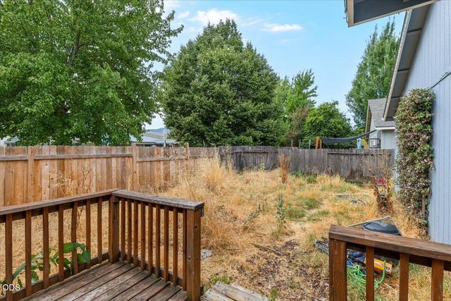 1955 SW Betty Lane, Grants Pass, OR 97526