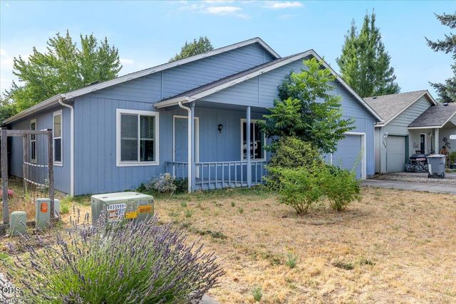 1955 SW Betty Lane, Grants Pass, OR 97526