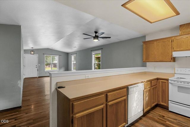 1955 SW Betty Lane, Grants Pass, OR 97526