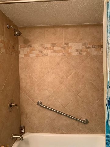 8176 129TH STREET N, Seminole, FL 33776