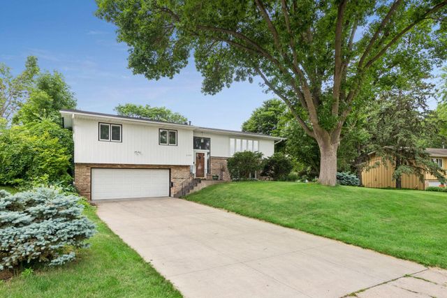 725 W 1st Street, Waconia, MN 55387