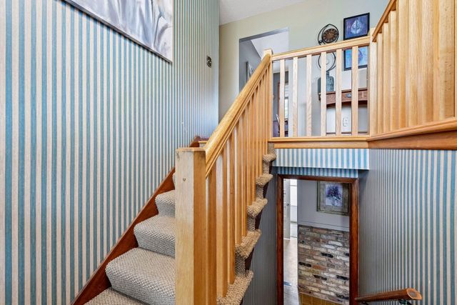 725 W 1st Street, Waconia, MN 55387