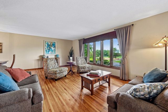 725 W 1st Street, Waconia, MN 55387