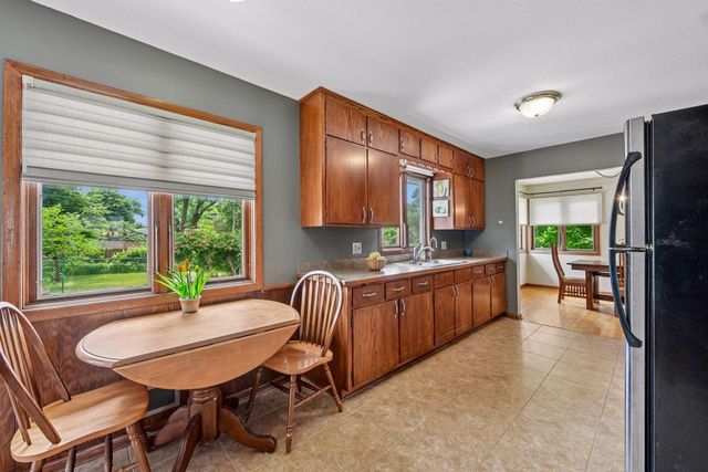 725 W 1st Street, Waconia, MN 55387