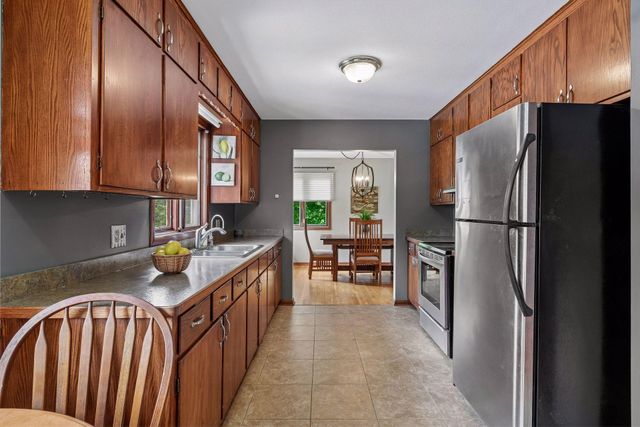 725 W 1st Street, Waconia, MN 55387