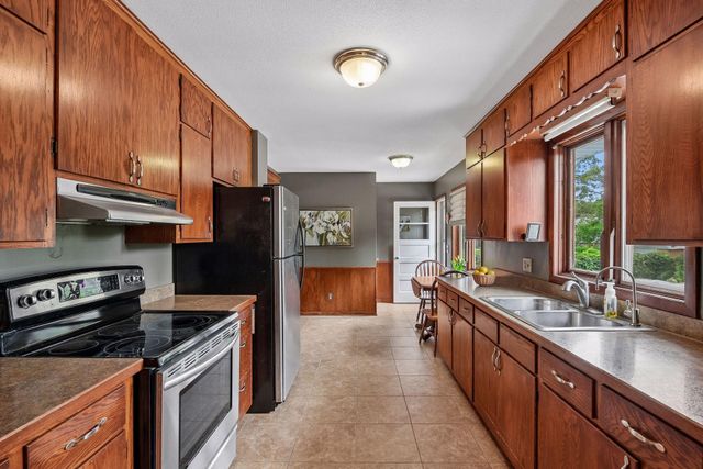 725 W 1st Street, Waconia, MN 55387
