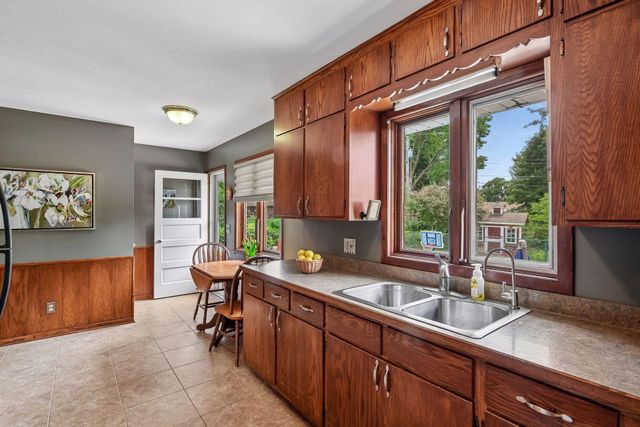 725 W 1st Street, Waconia, MN 55387