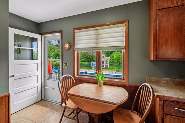 725 W 1st Street, Waconia, MN 55387