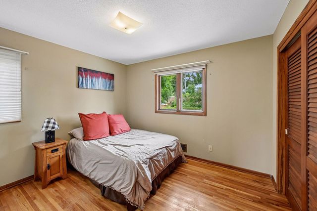725 W 1st Street, Waconia, MN 55387