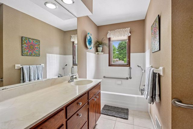 725 W 1st Street, Waconia, MN 55387
