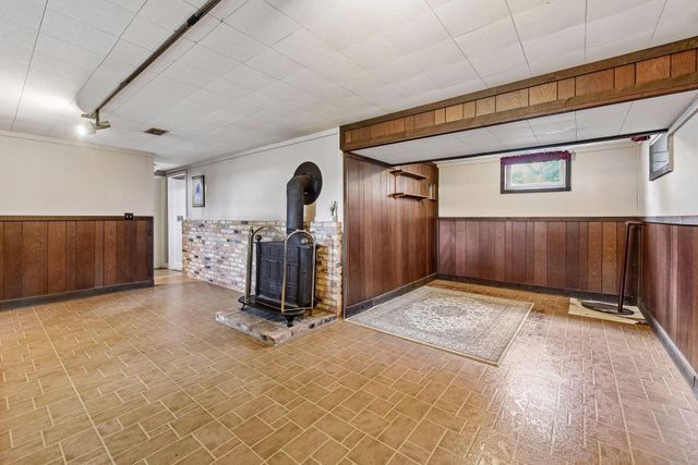 725 W 1st Street, Waconia, MN 55387