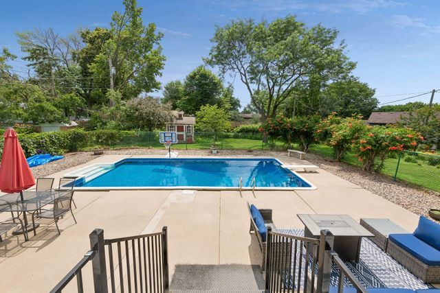 725 W 1st Street, Waconia, MN 55387