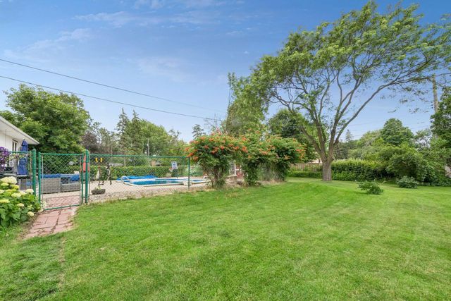 725 W 1st Street, Waconia, MN 55387