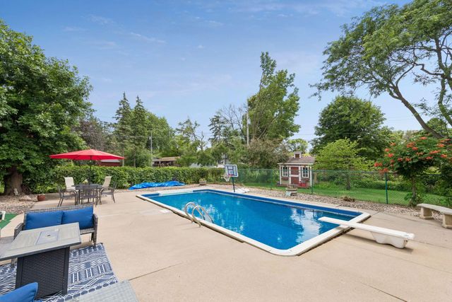 725 W 1st Street, Waconia, MN 55387