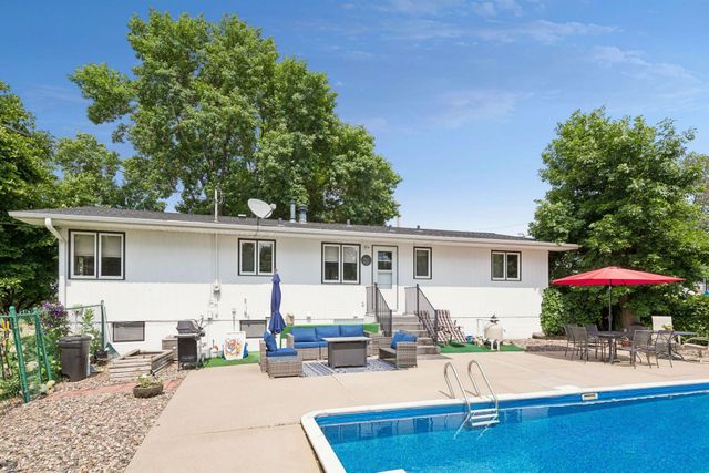 725 W 1st Street, Waconia, MN 55387