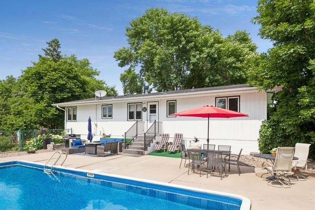 725 W 1st Street, Waconia, MN 55387