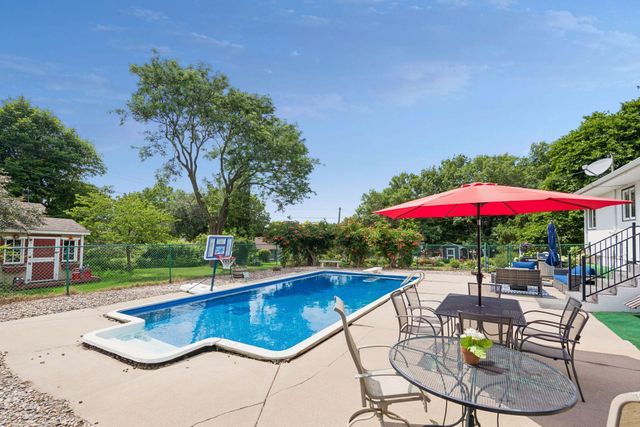 725 W 1st Street, Waconia, MN 55387
