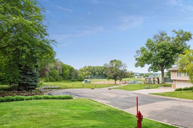725 W 1st Street, Waconia, MN 55387