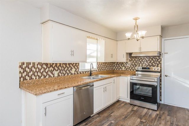 2136 NW Carroll Ave, Lawton, OK 73505