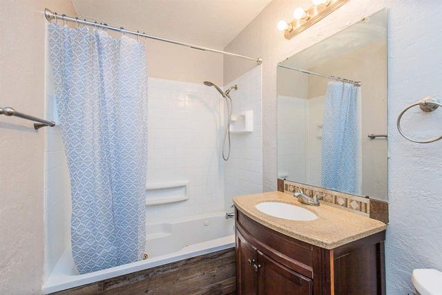 2136 NW Carroll Ave, Lawton, OK 73505