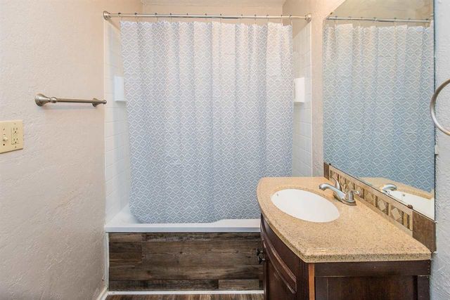 2136 NW Carroll Ave, Lawton, OK 73505