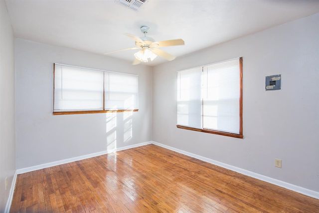 2136 NW Carroll Ave, Lawton, OK 73505