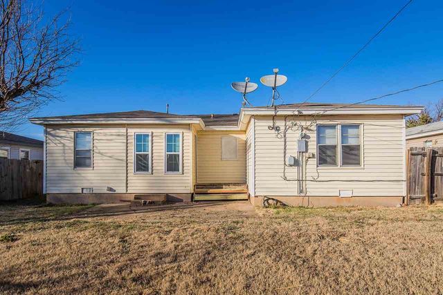 2136 NW Carroll Ave, Lawton, OK 73505