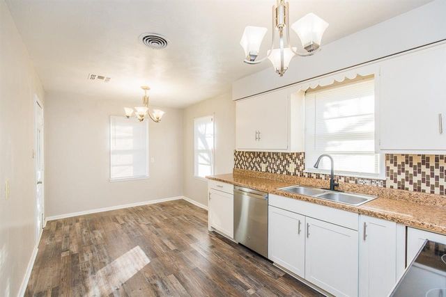 2136 NW Carroll Ave, Lawton, OK 73505