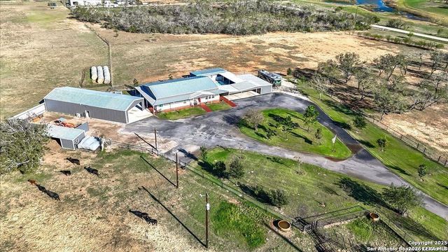6653 Fm 539, Floresville, TX 78114