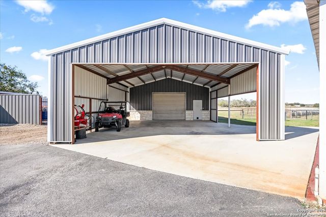 6653 Fm 539, Floresville, TX 78114