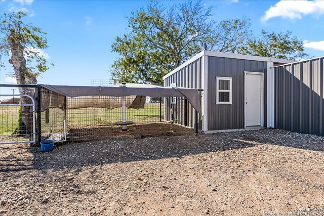 6653 Fm 539, Floresville, TX 78114
