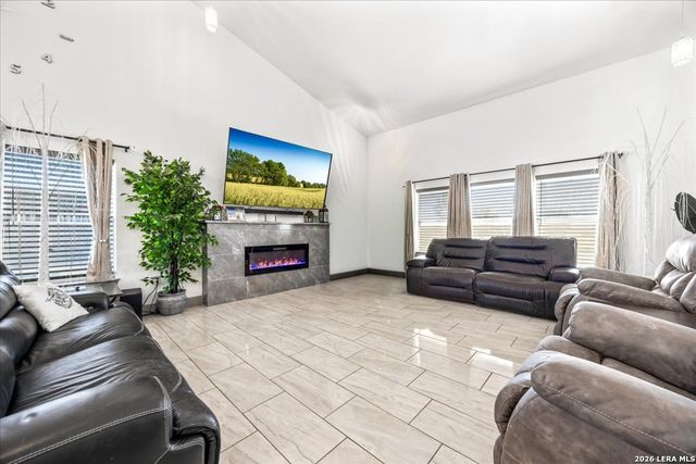 6653 Fm 539, Floresville, TX 78114