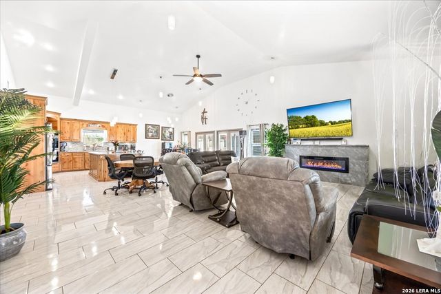 6653 Fm 539, Floresville, TX 78114