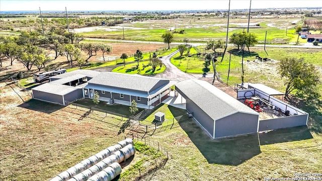 6653 Fm 539, Floresville, TX 78114