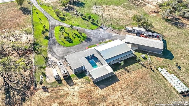 6653 Fm 539, Floresville, TX 78114