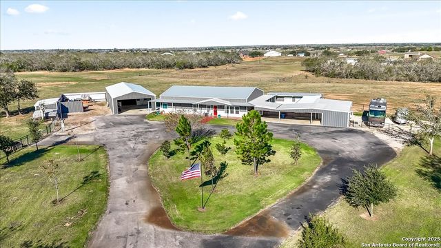 6653 Fm 539, Floresville, TX 78114