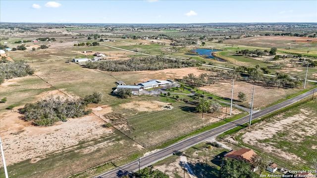 6653 Fm 539, Floresville, TX 78114
