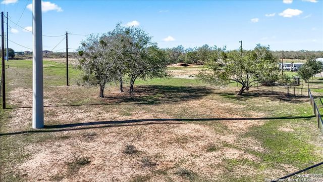 6653 Fm 539, Floresville, TX 78114
