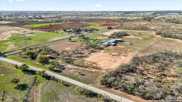 6653 Fm 539, Floresville, TX 78114