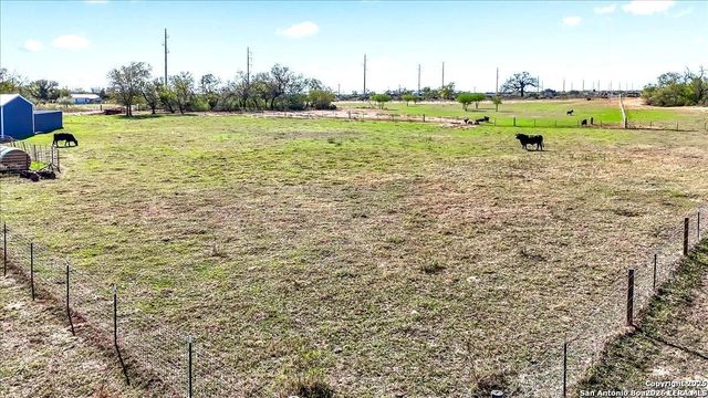 6653 Fm 539, Floresville, TX 78114