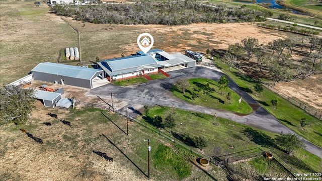 6653 Fm 539, Floresville, TX 78114