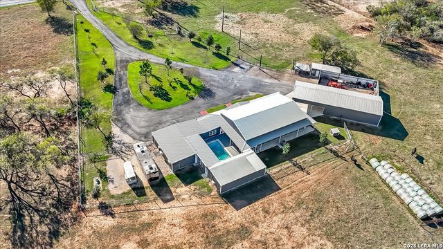 6653 Fm 539, Floresville, TX 78114