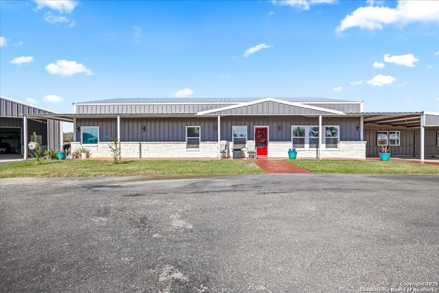 6653 Fm 539, Floresville, TX 78114