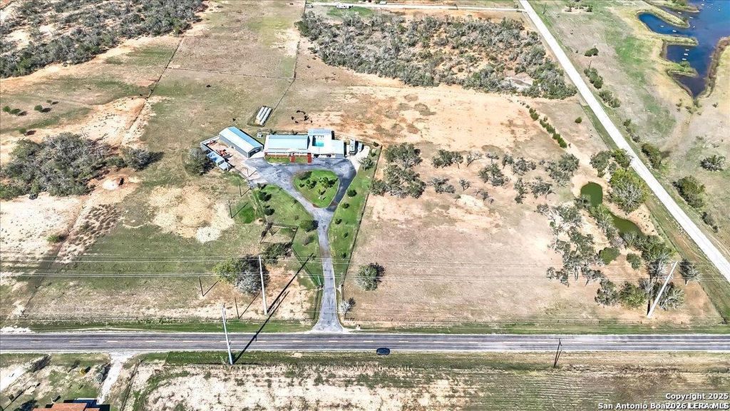 6653 Fm 539, Floresville, TX 78114