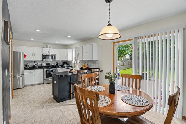 2405 E Luster Lane, Des Moines, IA 50320