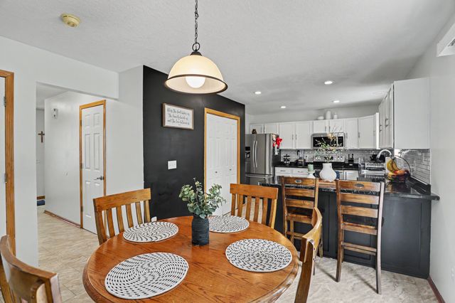 2405 E Luster Lane, Des Moines, IA 50320